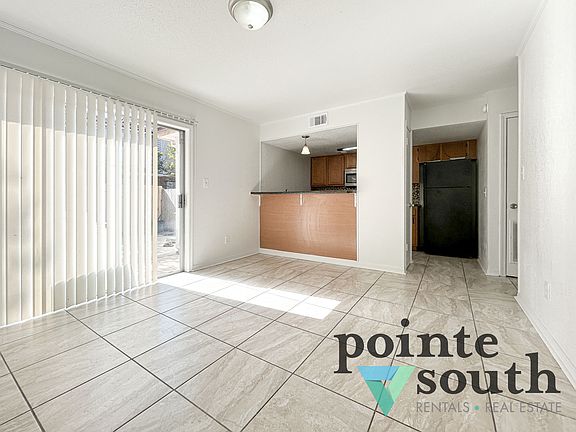 3rd image of 2119 Langley Ave