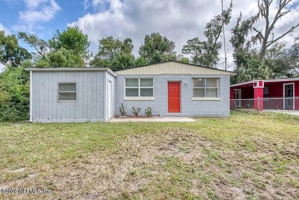 4 bed, 1.0 bath, 1025 sqft, $1,400 — Photo 1