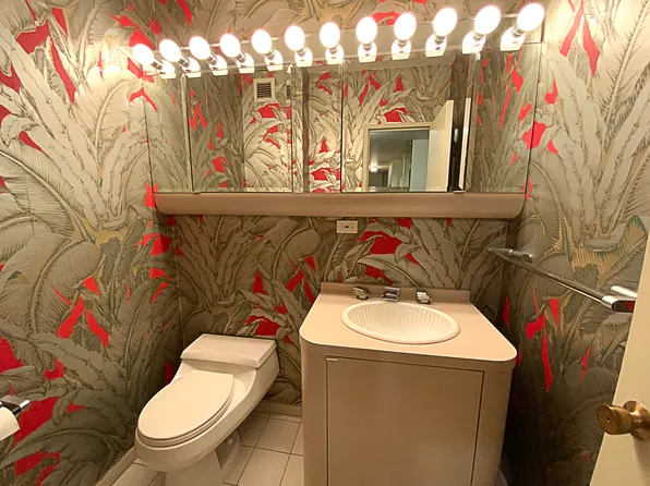 271-10 Grand Central Parkway image 11 of 16