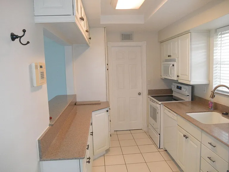 1154 W Camino Real — Photo 15