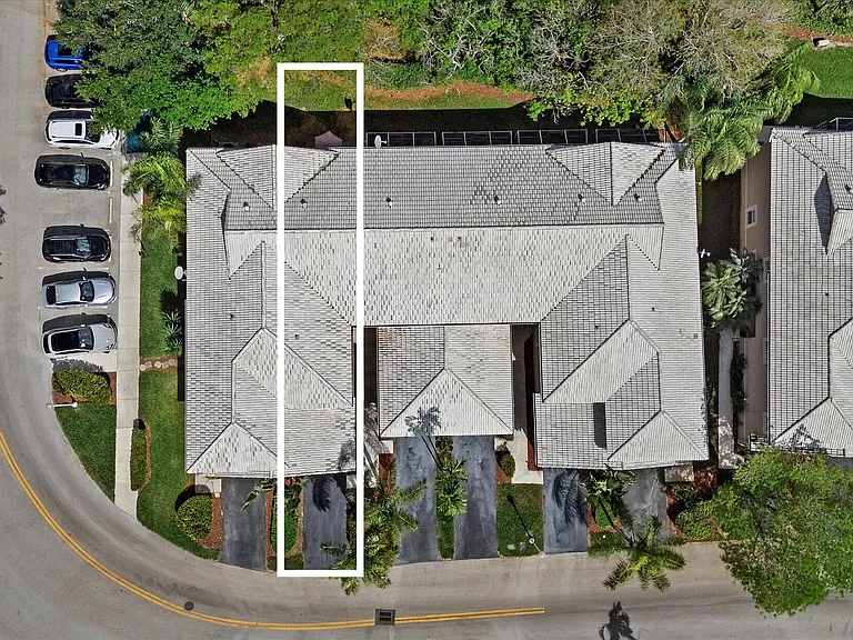 2264 Salerno Cir — Photo 34