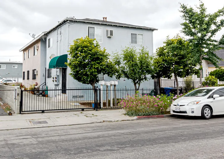 1231 S Harvard Blvd — Photo 1