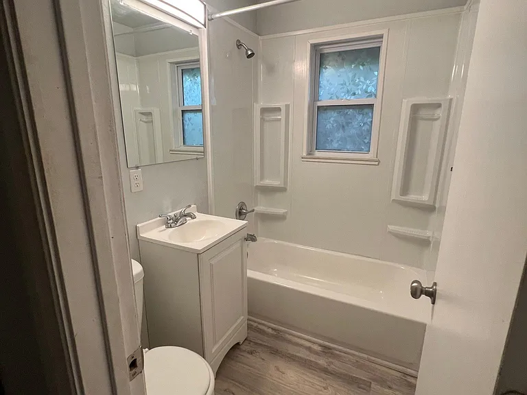 1528 Avondale Dr — Photo 7
