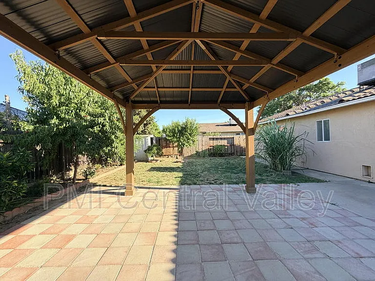 464 Lucas Ct — Photo 29