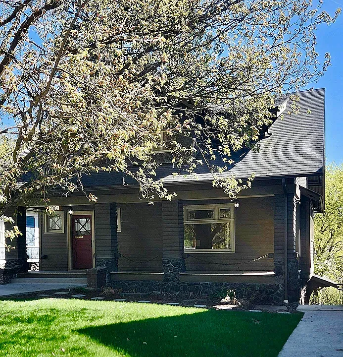 809 W 12th Ave
