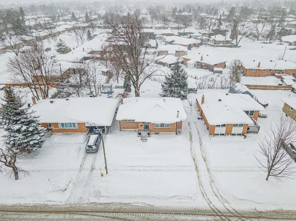 55 Davidson St, Barrie, ON L4M 3S1