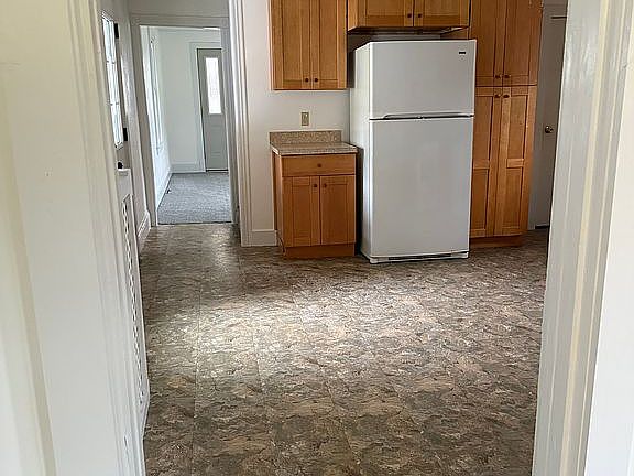 5th image of 365 Valley St