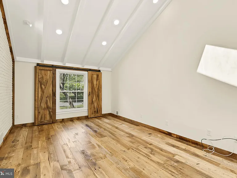 8416 Fox Run — Photo 15