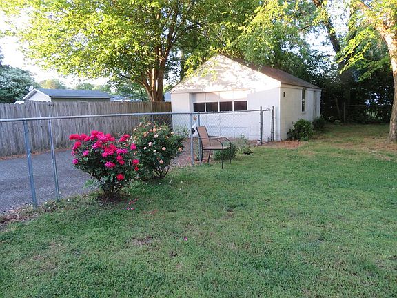 5th image of 722 Pine Dr