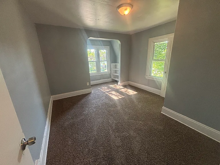 681 Moreley Ave — Photo 15