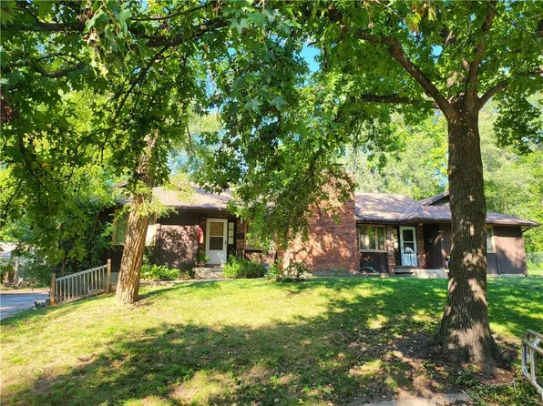 7716 Kenwood Ave, Kansas City, MO 64131