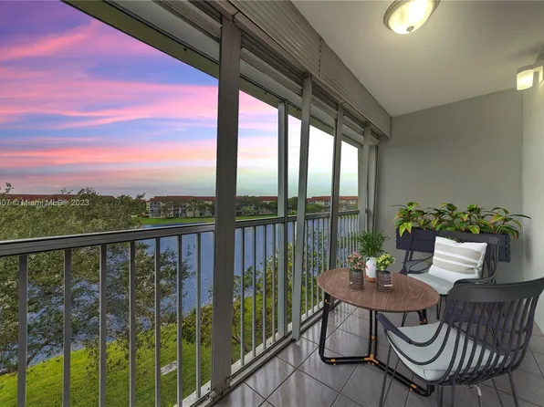 12900 SW 13th St APT 411E, Pembroke Pines, FL 33027