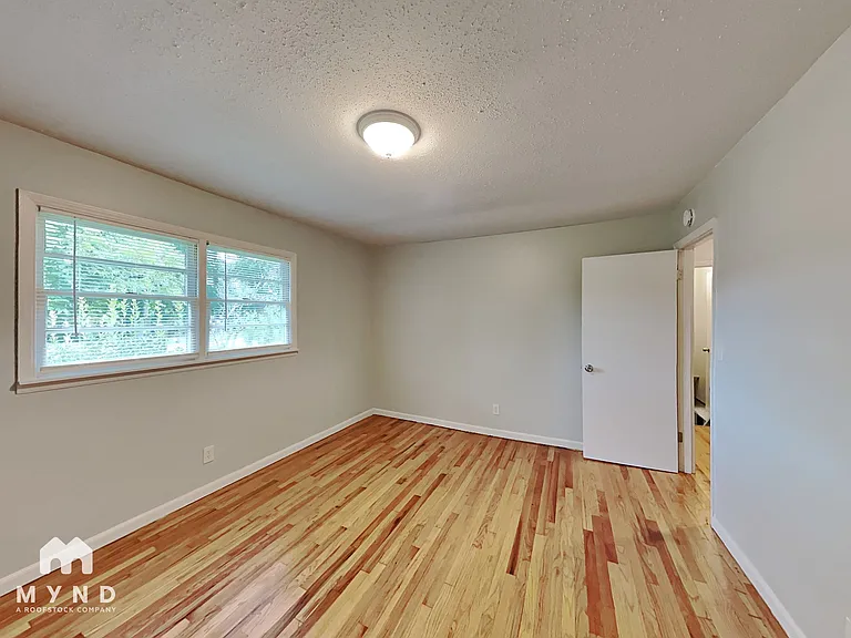 921 N Highland Dr — Photo 13