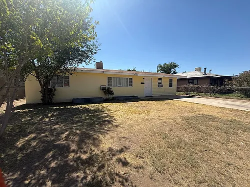 809 Spruce Ave Photo 1