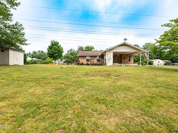 3rd image of 523 Idlewood Ln
