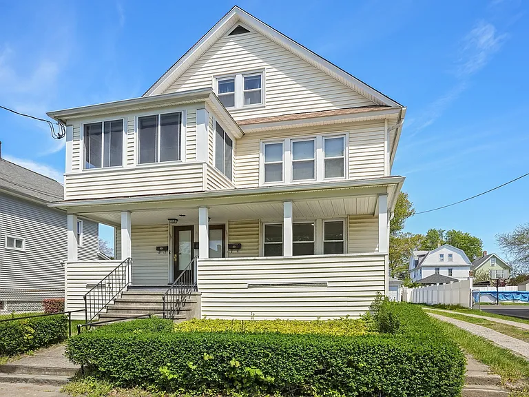 108 Barnum Ter — Photo 2
