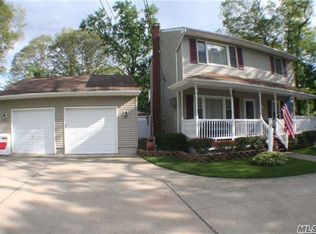 12 William St, Farmingville, NY 11738