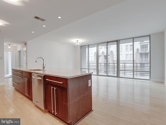5th image of 675 President St Unit 1505