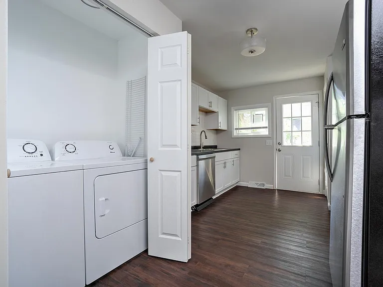 611 Lincolnway E #B — Photo 5