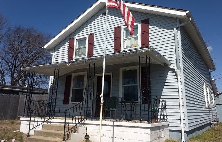 2nd image of 305 W Dewey St