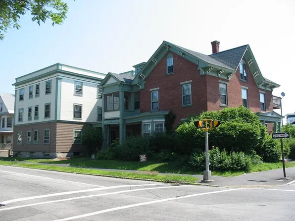 565 Beech St APT 3, Manchester, NH 03104