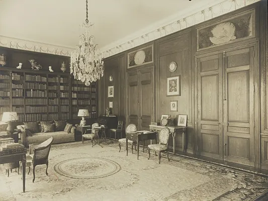 Sold by Sotheby's International Realty | media 18