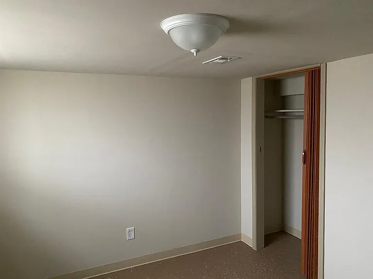 475 Hovey St — Photo 8