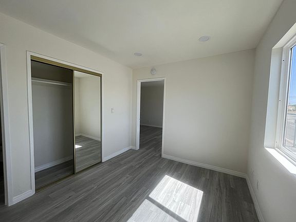 3rd image of 20463-20479 Vanowen St #20473