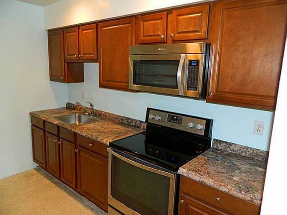 3rd image of 1720 NE 55th St