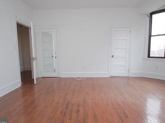 5th image of 250 S 13th St APT 9C