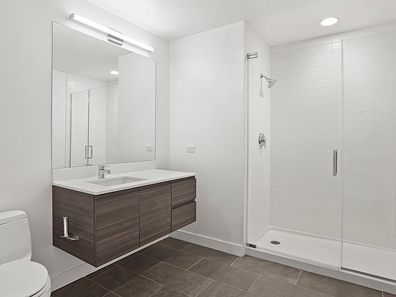 3rd image of 228 W Hubbard St