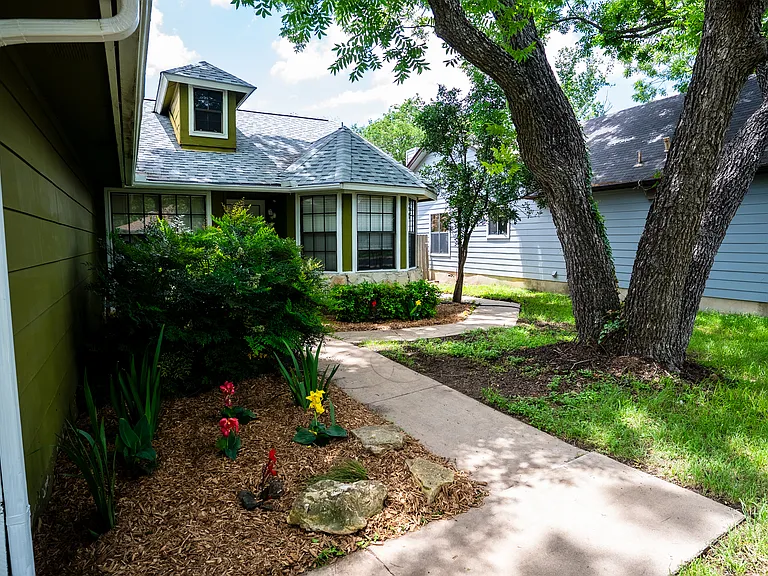 9904 Briar Ridge Dr — Photo 16