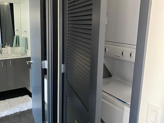 5th image of 1649 N Milwaukee Ave #202