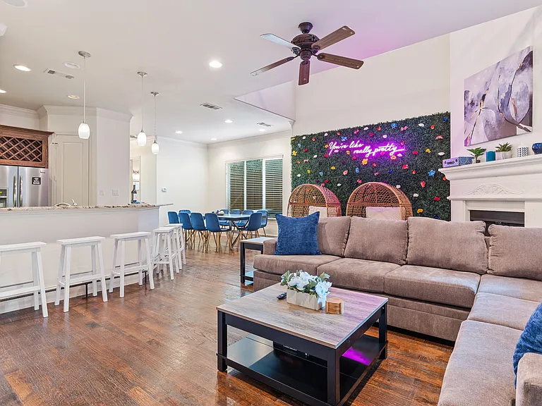 5920 Penrose Ave — Photo 4