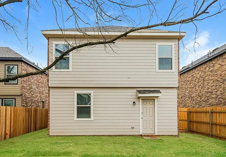 1309 Ester Ln — Photo 5