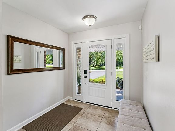 3rd image of 328 Windsor Ln
