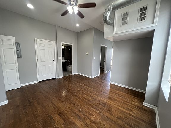 4th image of 1919 S Racine Ave #3R
