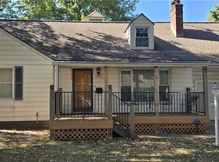 7412 Delmar St, Prairie Village, KS 66208