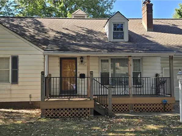 7412 Delmar St, Prairie Village, KS 66208