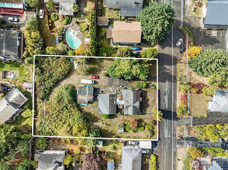 4th image of 2635 SW 104th Street