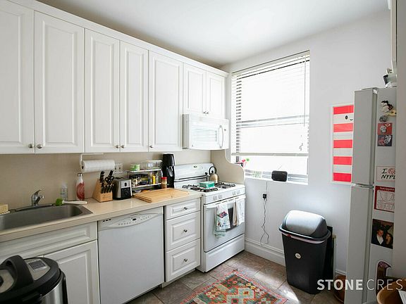 3rd image of 200 W 90th St #7S