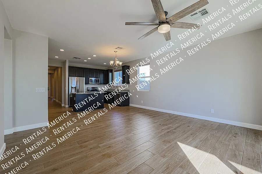 Beautiful 4 Bedroom Home in San Tan!! — Photo 3