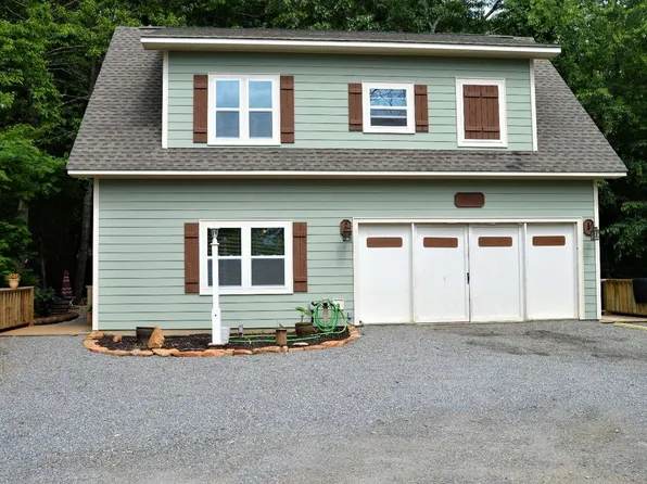 590 Kanuga St, Hiawassee, GA 30546