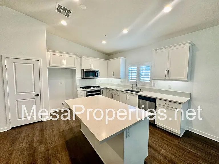 5229 Jarvis Ln — Photo 5