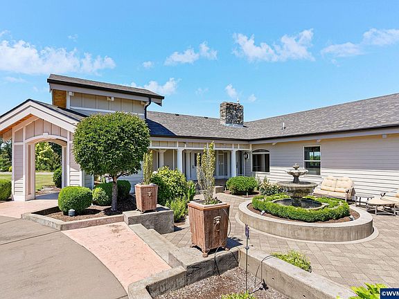 3rd image of 26250 Holiday Ln