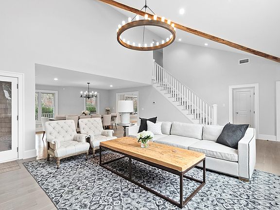 3rd image of 5 Sandown Ct