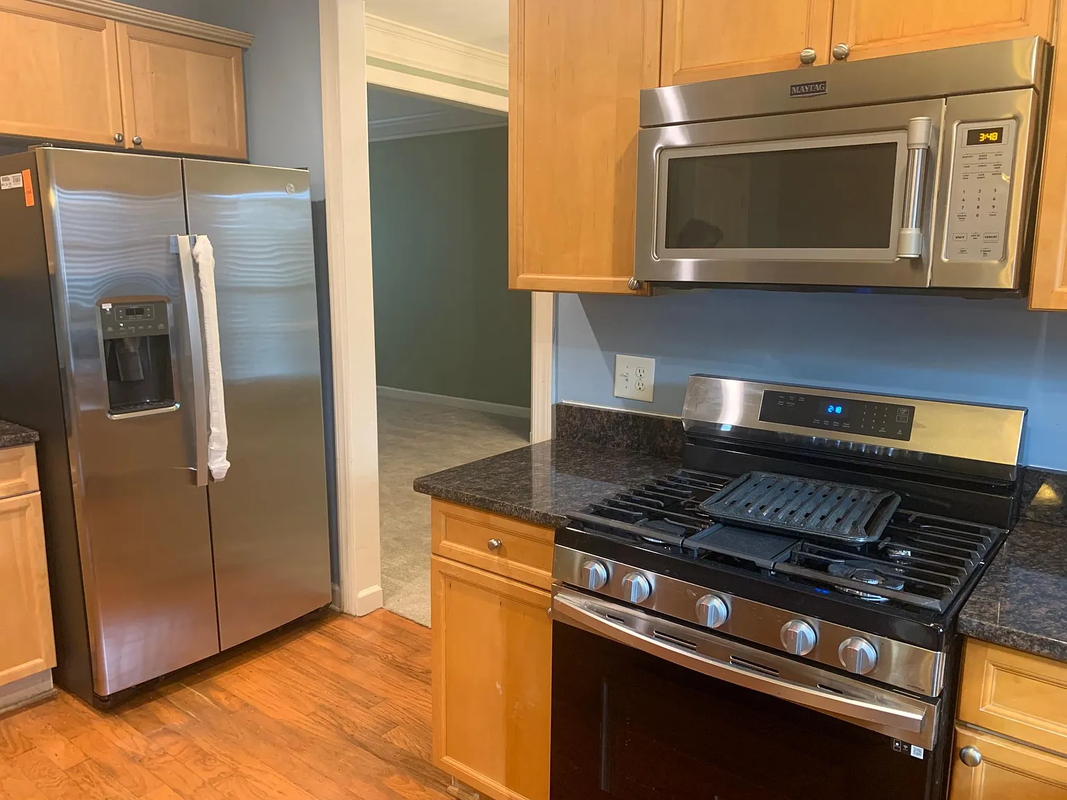 4 bed, 2.5 bath, 2600 sqft, $2,950 — Photo 4