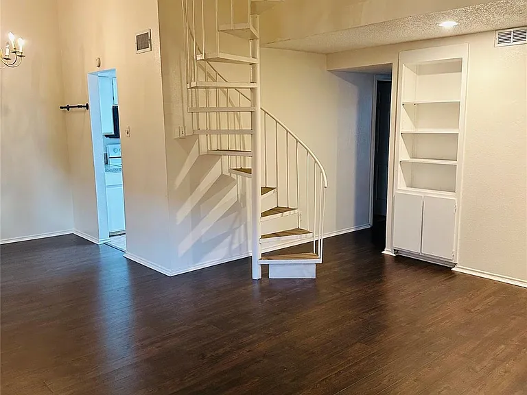 2401 Leon St #307 — Photo 6