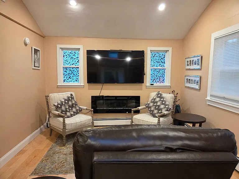 114 Old Oaken Bucket Rd #B — Photo 3
