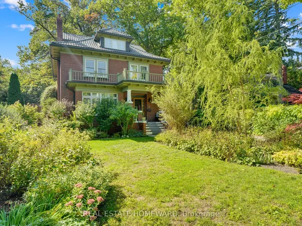 32 Hollywood Cres, Toronto, ON M4L 2K5